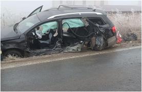 Fetiță de 6 ani, moartă pe loc pe o șosea din Sibiu. Două mașini s-au izbit violent, impactul a fost fatal