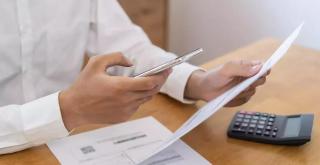 Facturile la energie, plafonate până la 1 aprilie. Cine sunt românii care vor avea facturi mai mici cu 30-35%