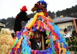 Obiceiuri şi superstiţii de Anul Nou. Ce trebuie să avem la noi în noaptea dintre ani pentru belşug şi noroc în 2025