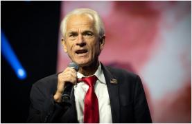 Donald Trump l-a numit din nou consilier pentru comerţ pe Peter Navarro. Făcuse închisoare după asaltul asupra Capitoliului