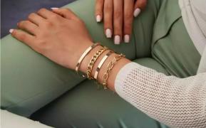 Bandă de hoţi români specializată în metoda "îmbrăţisării". Cum îi lăsau pe spanioli fără ceasuri şi bijuterii