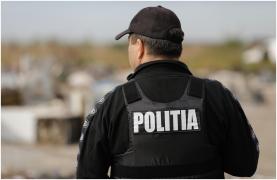 O bătrână a ajuns la spital rănită și le-a spus medicilor că a fost bătută de un vecin. Polițiștii au găsit apoi o altă femeie moartă în casa lui