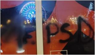 Sediul PSD din Ploieşti, vandalizat. O femeie de 32 de ani şi un bărbat de 38 de ani au fost amendaţi