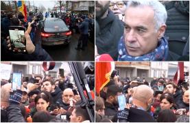 AFP scrie despre apariția lui Călin Georgescu la secția de votare. Peste 100 de susţinători, ”la urne” în Mogoşoaia