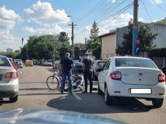 Un şofer din Constanţa a primit doi ani de închisoare după ce a lovit un biciclist cu maşina şi "l-a despăgubit" cu o bere