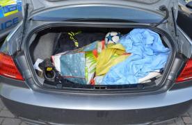 Român prins cu doi copii vietnamezi ascunși în genți sport, în portbagajul unui BMW. Încerca să treacă frontiera din Franţa spre Marea Britanie