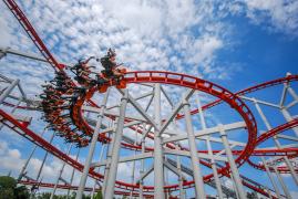 Un copac s-a prăbuşit pe un rollercoaster din Spania. 14 persoane rănite, dintre care două grav