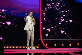 Cosmin Natanticu deschide cel mai nou sezon iUmor și dă de pământ cu Valentine’s Day: "E disperată după cadouri și e din ce în ce mai greu să o impresionez!"