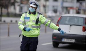 Un bărbat din Timişoara, oprit în trafic de poliţişti când dădea "traseul" pentru obţinerea permisului. E suspectat că a consumat droguri