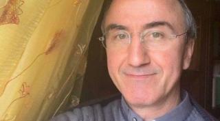 Un preot catolic a renunţat la sutană după 23 de ani, din dragoste pentru o femeie. Acum anunţă că vrea să candideze la o primărie dintr-un orăşel italian