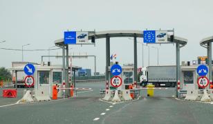 Devin funcţionale benzile pentru TIR-uri şi camioane din UE. Ciolacu: Transportatorii noştri vor avea prioritate în faţa celor din Ucraina. Sunt bani şi pentru fermieri