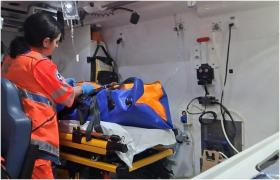 Copil de 14 ani, în stare gravă după ce a fost lovit de un cal, în Vaslui. Băiatul a fost rănit la cap