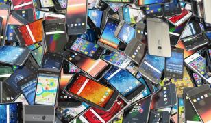 De câte telefoane e nevoie pentru a obţine 35 kg de aur şi 350 kg de argint. Românii le păstrează sau le aruncă la gunoi