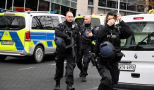 Atac armat într-un liceu din Germania. Un elev și-a rănit patru colegi cu cuțitul. Suspectul a fost reținut