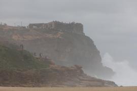 MAE: Atenţionare de călătorie pentru Portugalia. Cod roşu de vânt şi valuri înalte