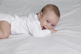 Născut în parcarea spitalului, un bebeluş s-a ales cu un nume amuzant, pe lângă George. Peripeţiile tinerei mame din Anglia