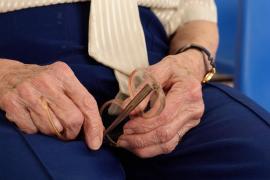 Schema prin care un bărbat din Timiş s-a ales cu zeci de mii de lei, după ce a păcălit mai mulţi bătrâni. Ce le promitea vârstnicilor