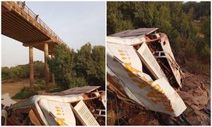 Un autobuz a căzut de pe un pod în Mali