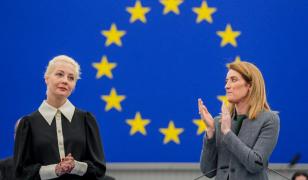 Iulia Navalnaia, discurs ovaţionat în Parlamentul European: "Soţul meu a fost torturat la ordinul lui Putin, un monstru sângeros"