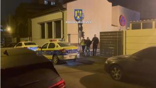 Un tânăr de 18 ani, fără permis, a furat o maşină şi a fost urmărit de poliţişti prin Bucureşti. Aventura lui s-a încheiat în arest