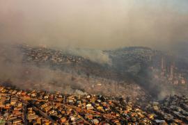 Incendii forestiere devastatoare în Chile: 51 de oameni au murit. Focul ameninţă să cuprindă zonele urbane