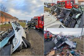 Un microbuz cu mai mulţi pasageri s-a răsturnat în Satu Mare. Trei persoane au putut fi scoase doar de cei de la descarcerare