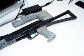 Reţea de fabricare a armelor 3D, destructurată în Franţa şi Belgia: "Mai ieftin decât un Kalaşnikov". Cine este capul rețelei