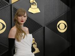 Taylor Swift ameninţă că va da în judecată un student pentru că îi urmăreşte avionul privat: "E o chestiune de viaţă sau de moarte"