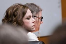 O femeie, condamnată după ce fiul ei a provocat un masacru într-un liceu din Michigan şi a omorât 4 elevi. Decizia, o premieră în SUA: ce acuzaţii i se aduc