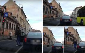"Mai rar așa oameni". Gest impresionant făcut de un şofer din Sibiu, surprins în imagini. A coborât din maşină şi a ajutat doi bătrânei să treacă strada