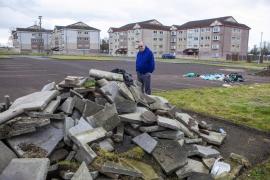 A rămas singurul locuitor din cartier, după ce a refuzat să îi fie demolată casa. Primăria i-a oferit 46.000 de euro să plece