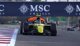 Calificările din Formula 2™ ale MP din Bahrain au fost în AntenaPLAY! Kush Maini a fost descalificat. Bortoleto, în pole-position