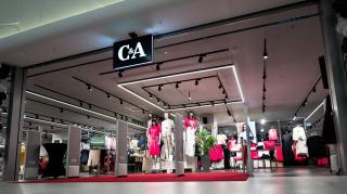 (P) C&A scade prețurile în România