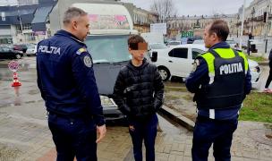 A fost găsit Denis, băiețelul de 12 ani dispărut în Botoșani. După mai bine de 12 ore de căutări, poliţiştii au dat de el într-un parc