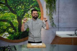 Chef Orlando Zaharia, juratul Chefi la cuțite, despre cele mai grele momente din carieră: ”Stăteam așa mult la muncă, dormeam în podul de deasupra camerei frigorifice”