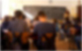 Elevă de 14 ani, bătută de un coleg în timpul orelor de curs, într-o școală din Mehedinţi. Fata a ajuns la spital