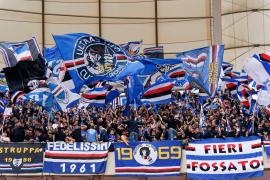 Băieţel de 8 ani, rănit de o petardă care a explodat în tribună, în timpul meciului dintre Bari şi Sampdoria Genoa
