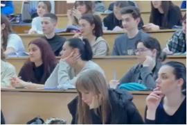 Meditații gratuite pentru admiterea la facultate, în Iași. Elevii vin și de la sute de km distanță: "O să ne ajute"