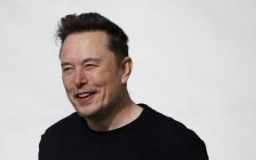 Elon Musk spune că foloseşte ketamină, un anestezic puternic, pentru a-şi trata "depresia ocazională". Susţine că o face "pentru binele investitorilor"
