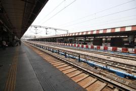 O adolescentă însărcinată, găsită inconştientă pe peronul gării din Vaslui. Fata de 14 ani fugise dintr-un centru de plasament, împreună cu două colege