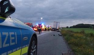 Un șofer român a intrat într-un camion încărcat cu muniție al armatei germane, în apropierea orașului Beeskow. Doi militari au fost răniți