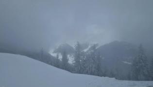 Patru județe, sub avertizări cod galben de viscol în următoarele ore. Rafale de peste 100 km/h lovesc în zona de munte