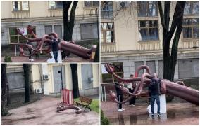 Hidra din Iaşi, decapitată. Sculptura asemănată cu un demon şi vandalizată de bătrâni e demontată, după ce a fost scoasă la licitaţie