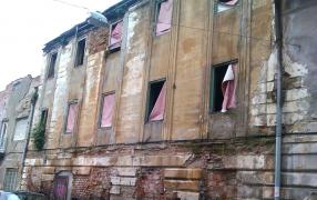 Oraşul unde proprietarii clădirilor degradate plătesc "taxă pe paragină". Peste 2.000 de persoane au fost impozitate cu 500%