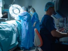 După cinci zile de la operație, sănătos și "gata de treabă". Povestea unui pacient care a învins cancerul renal cu ajutorul chirurgiei robotice și al medicilor buni