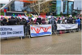 Protestul angajaţilor Carrefour: cer salarii mai mari şi creşterea valorii bonurilor de masă. Reacţia companiei