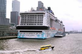 A dispărut fără urmă în mare, după ce a căzut de la bordul unei nave de croazieră. Nimeni nu ştie dacă britanicul a vrut să se sinucidă sau a fost un accident