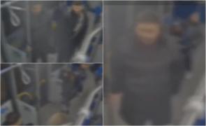 Trei tineri, reținuți după ce au agresat sexual două fete într-un autobuz din Craiova. Le-au umilit în timp ce se amuzau copios. Momentul, filmat