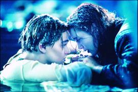 Bucată de lemn, vândută cu 700.000 de dolari. Este "uşa" pe care nu au putut să încapă Leonardo Di Caprio şi Kate Winslet în Titanic