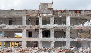 Cele mai răspândite cinci mituri despre cutremur, demontate de inginerii AICPS: "Stând sub grindă vei fi în siguranţă", fals